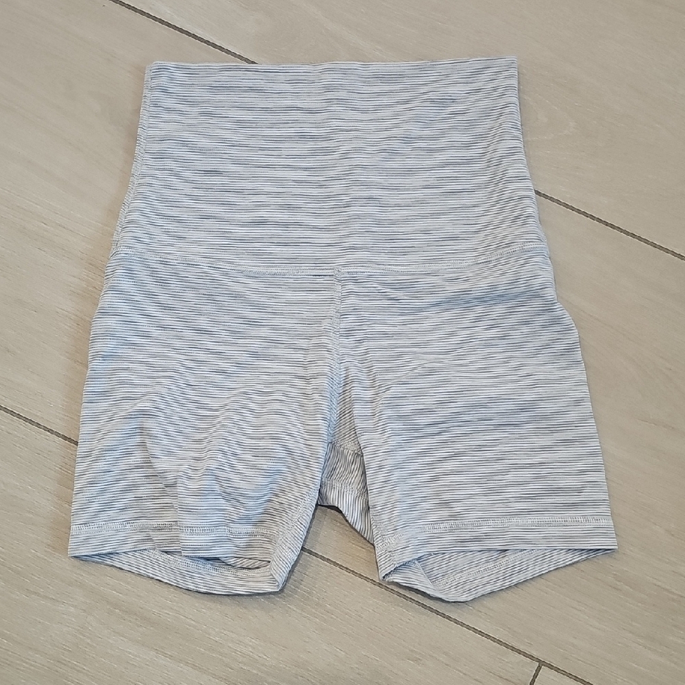 Lululemon Athletica Women's Light Gray Bike Shorts